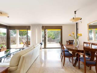 Chalet à Can Roca. Casa pareada en excelentes condiciones en venta en can roca, cas