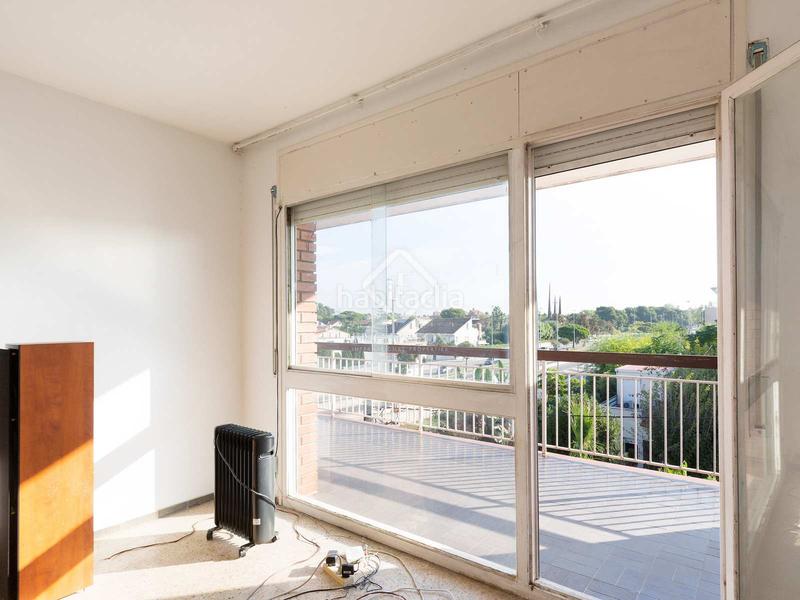 Foto 006c0975-7620-48b1-bdc5-c51216ab94df. Piso ático a reformar de 3 dormitorios con terraza de 16 m en venta en Lluminetes, en Castelldefels