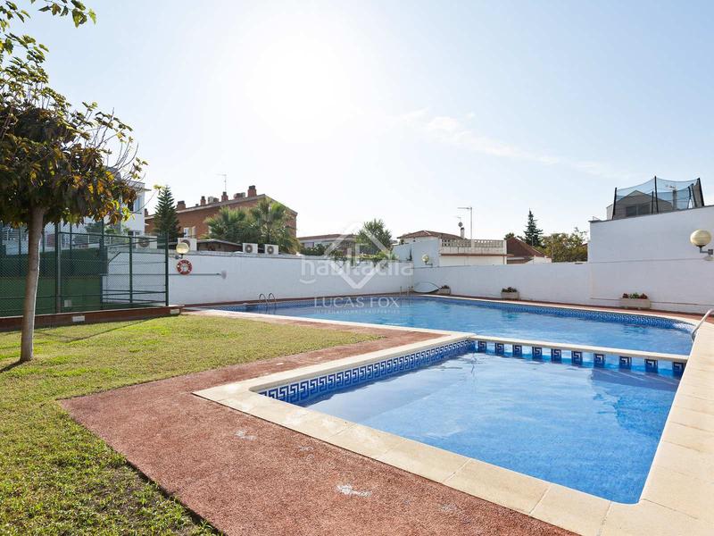 Foto 5ad60539-bcf2-4f9e-9aad-5f5259c50951. Piso ático a reformar de 3 dormitorios con terraza de 16 m en venta en Lluminetes, en Castelldefels
