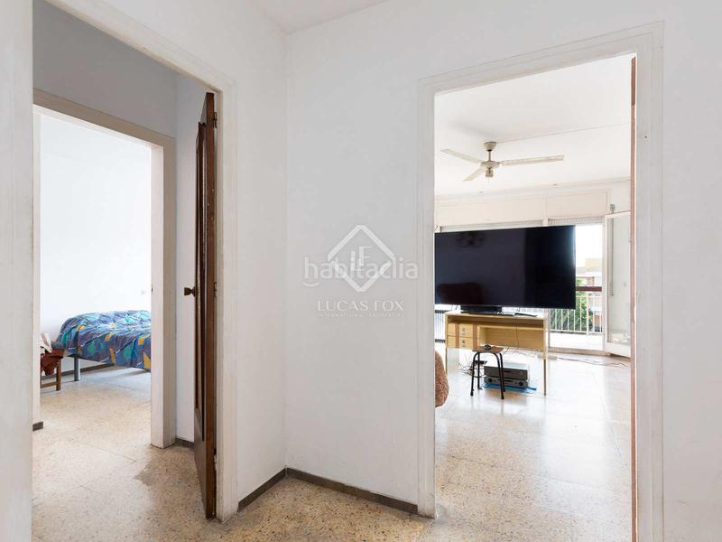 Foto 5b77739c-943f-4d34-8bbf-800af55ff836. Piso ático a reformar de 3 dormitorios con terraza de 16 m en venta en Lluminetes, en Castelldefels