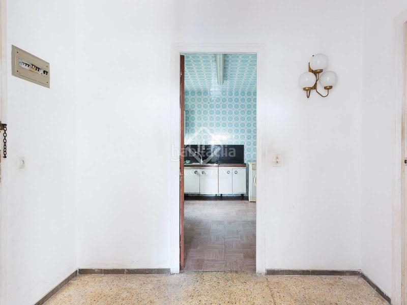 Foto 62cd7f93-bdd4-4e29-9173-06c5444ead2a. Piso ático a reformar de 3 dormitorios con terraza de 16 m en venta en Lluminetes, en Castelldefels