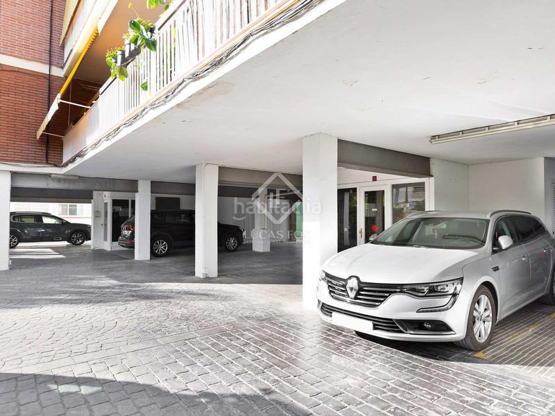 Foto 9606982d-46c3-4f58-9ad3-528226167788. Piso ático a reformar de 3 dormitorios con terraza de 16 m en venta en Lluminetes, en Castelldefels