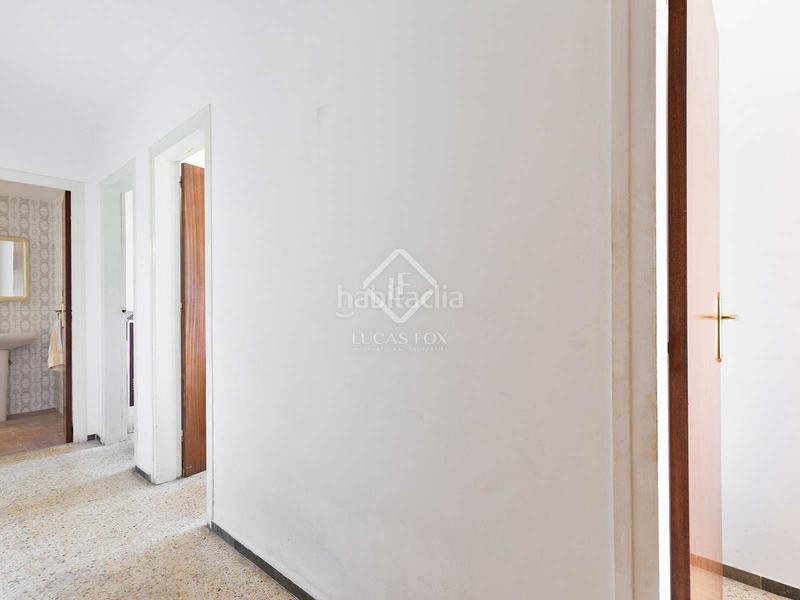 Foto c58894e7-001a-4171-bf6f-ca3c3e1e1d1f. Piso ático a reformar de 3 dormitorios con terraza de 16 m en venta en Lluminetes, en Castelldefels