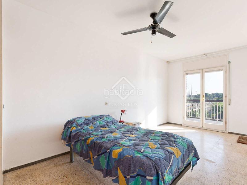 Foto e845ddb9-76e7-4803-bbd4-95f218947805. Piso ático a reformar de 3 dormitorios con terraza de 16 m en venta en Lluminetes, en Castelldefels
