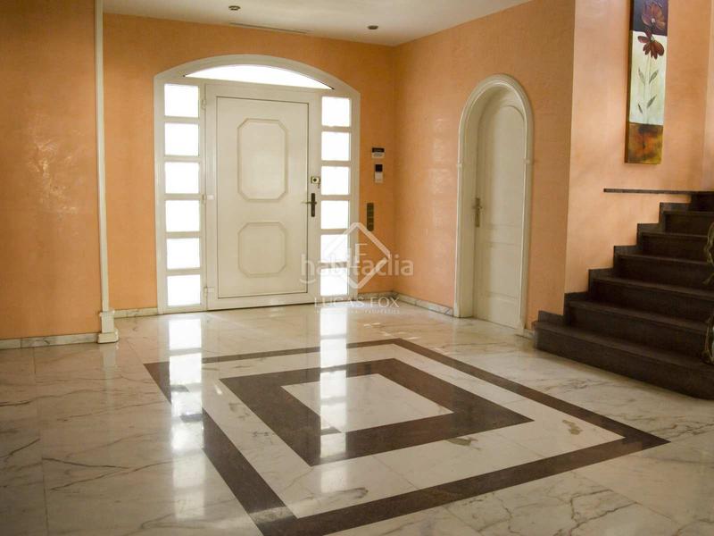 Foto 02d9fa9a-91a8-4818-acf4-3eff7f7e3335. Chalet casa de lujo de 6 dormitorios con piscina en venta mar en Gavà