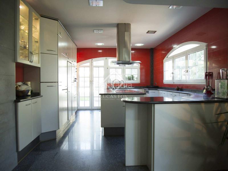 Foto 0c821c32-ded6-454d-a6d0-d020755d5180. Chalet casa de lujo de 6 dormitorios con piscina en venta mar en Gavà