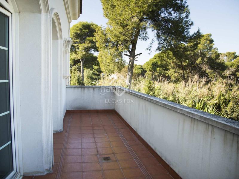 Foto 203f00e9-1d68-4667-bf86-b93ecc27154d. Chalet casa de lujo de 6 dormitorios con piscina en venta mar en Gavà