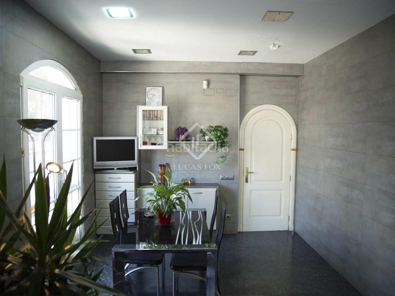 Foto 6849a0f6-293a-47ea-bfaf-6ac0d917ede1. Chalet casa de lujo de 6 dormitorios con piscina en venta mar en Gavà