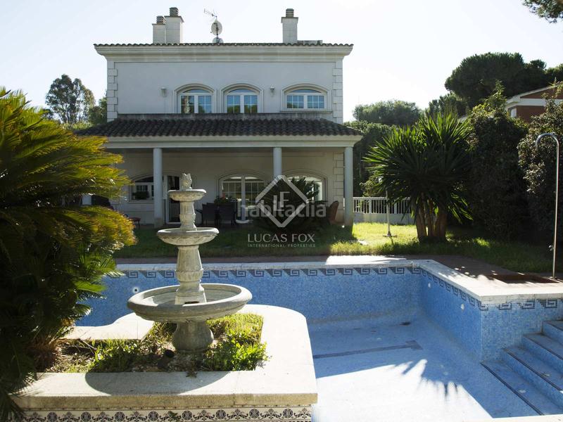 Foto 82f754f5-8e52-49f6-b605-75d2793b9c1e. Chalet casa de lujo de 6 dormitorios con piscina en venta mar en Gavà