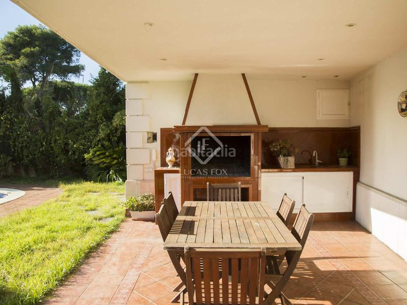 Foto 8537ec40-af05-45f7-9c43-bbdd30952a6d. Chalet casa de lujo de 6 dormitorios con piscina en venta mar en Gavà