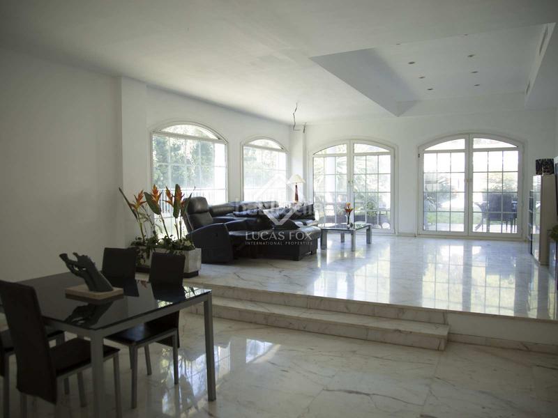 Foto 90acfd82-9f66-4c7c-a186-a0a5ed6efc71. Chalet casa de lujo de 6 dormitorios con piscina en venta mar en Gavà