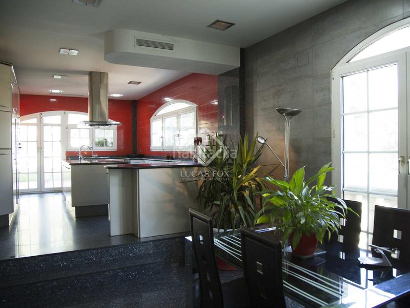 Foto a2961d51-9e50-4428-8667-cfa54b51c474. Chalet casa de lujo de 6 dormitorios con piscina en venta mar en Gavà