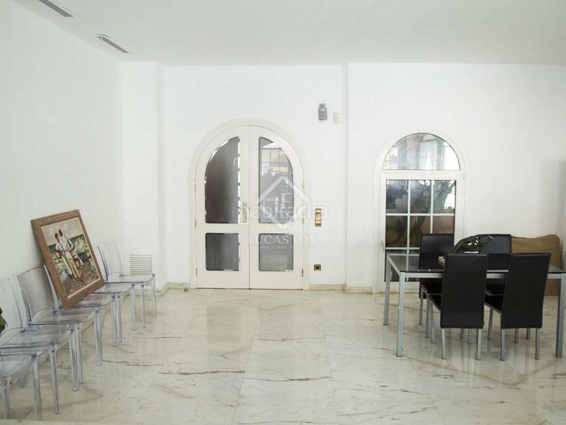 Foto beab7386-bdd2-4f4b-b9a5-b4eb1329bef8. Chalet casa de lujo de 6 dormitorios con piscina en venta mar en Gavà