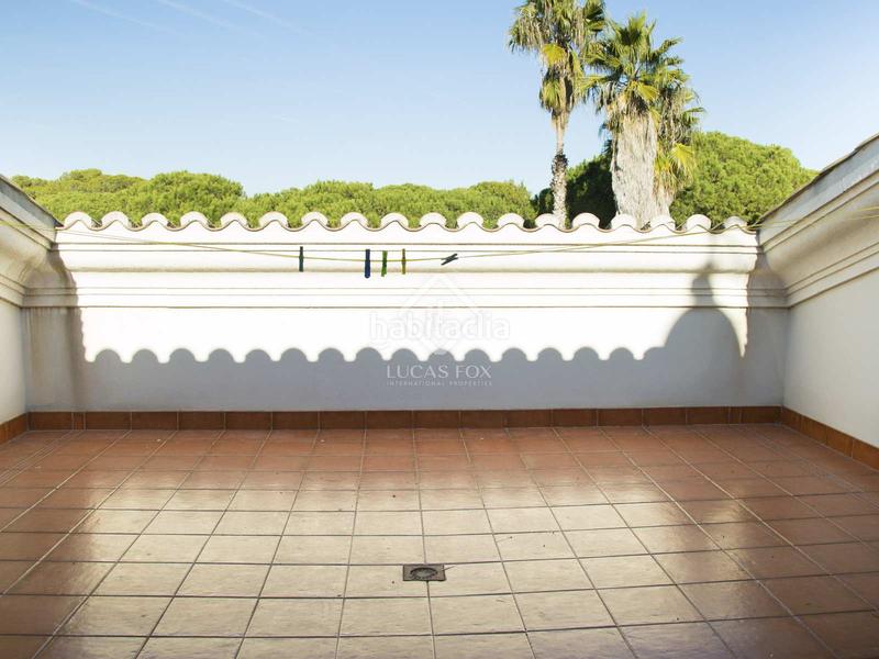 Foto c491d4a3-43fb-41da-a6a2-ea3e05fa0f24. Chalet casa de lujo de 6 dormitorios con piscina en venta mar en Gavà
