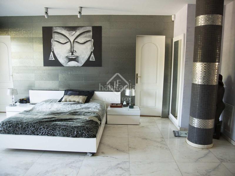 Foto da74b966-c3e4-49a5-8091-84c4f1d8db75. Chalet casa de lujo de 6 dormitorios con piscina en venta mar en Gavà
