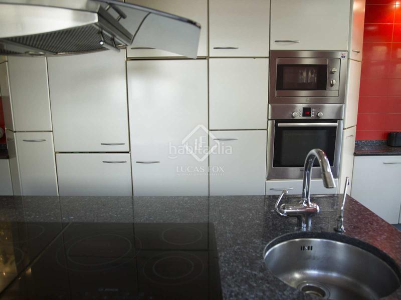 Foto e06b7546-39f3-47c6-92d4-aeef6a2f1f45. Chalet casa de lujo de 6 dormitorios con piscina en venta mar en Gavà