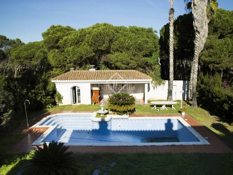 Foto eccb42cb-c443-4d49-8187-0b32d2efb428. Chalet casa de lujo de 6 dormitorios con piscina en venta mar en Gavà