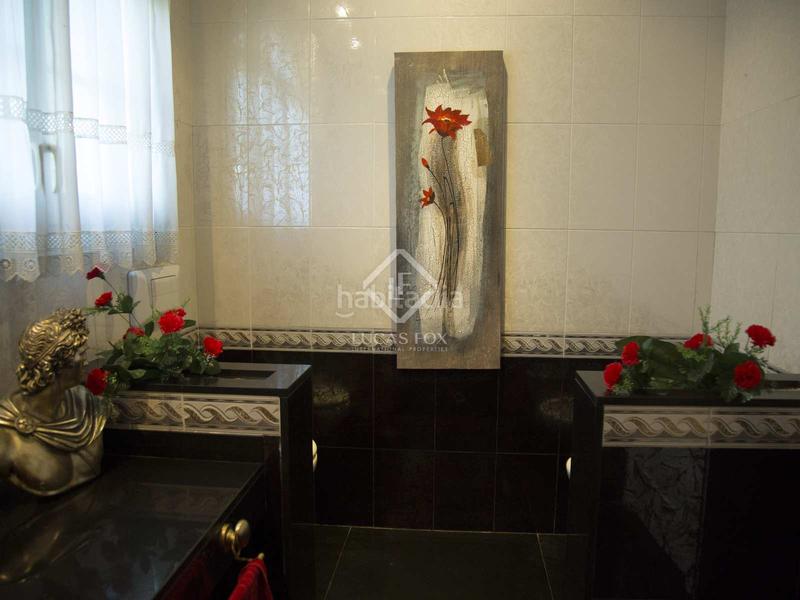 Foto f97b509e-d38b-4056-bb26-1654c5ae8315. Chalet casa de lujo de 6 dormitorios con piscina en venta mar en Gavà