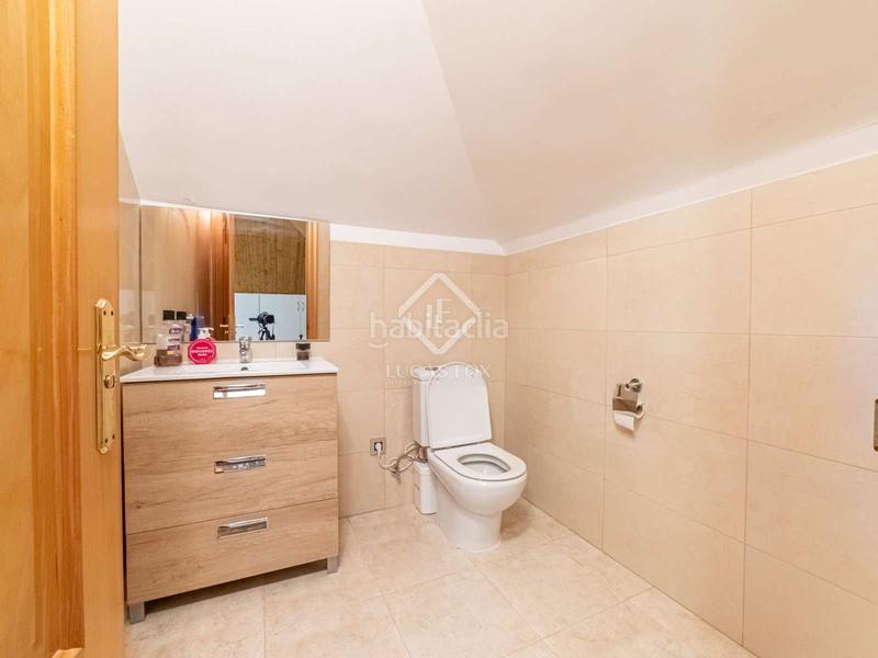 Foto 069b8a06-3faa-480f-bdea-416f869a53dd. Chalet amplia villa en excelentes condiciones con piscina, en venta mar en Gavà