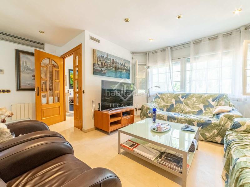 Foto 1538009e-b465-4c74-a665-860593b74378. Chalet amplia villa en excelentes condiciones con piscina, en venta mar en Gavà