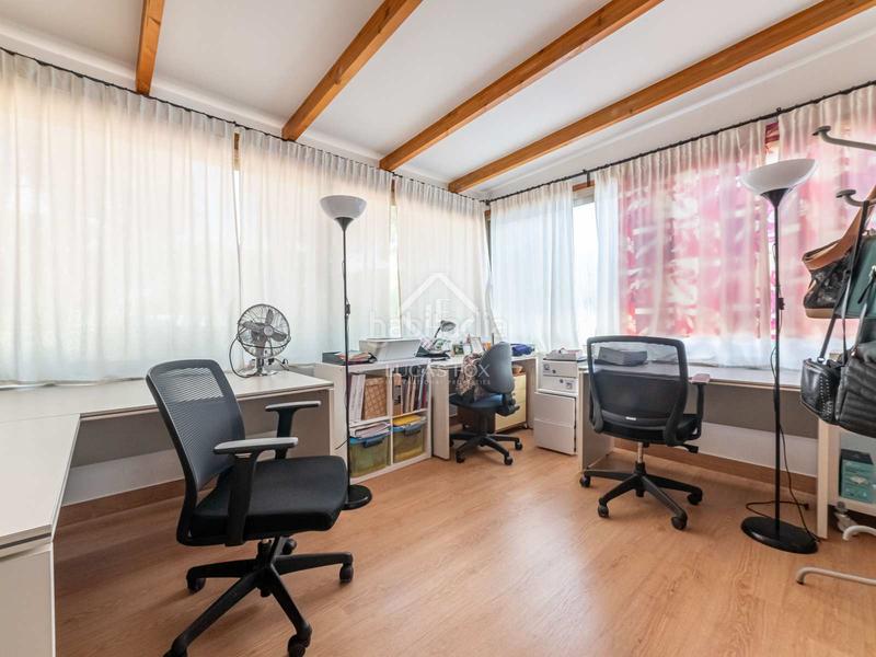 Foto 156c2188-8462-4532-bdcc-333d19e0966f. Chalet amplia villa en excelentes condiciones con piscina, en venta mar en Gavà