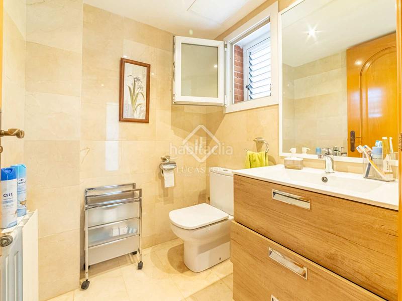 Foto 1612fc07-b027-48c7-a677-3f04452cf938. Chalet amplia villa en excelentes condiciones con piscina, en venta mar en Gavà