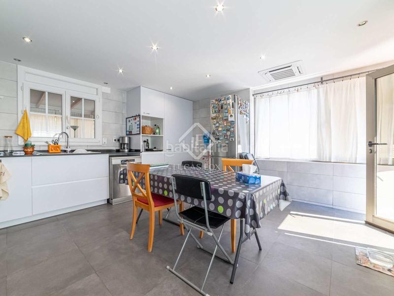 Foto 2d5ecfe8-d9ae-4a62-a453-0e23e898ab95. Chalet amplia villa en excelentes condiciones con piscina, en venta mar en Gavà