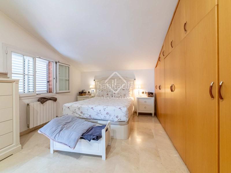 Foto 70ca6e1f-22e2-4e5f-bb61-e181bc2070e5. Chalet amplia villa en excelentes condiciones con piscina, en venta mar en Gavà