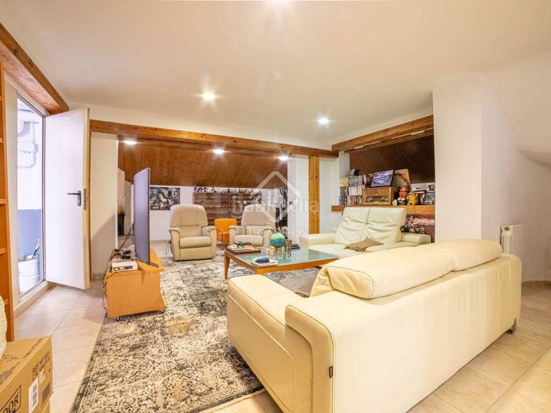 Foto 7b3a1b60-b8d8-4d6f-8375-5cf5bb84b52a. Chalet amplia villa en excelentes condiciones con piscina, en venta mar en Gavà