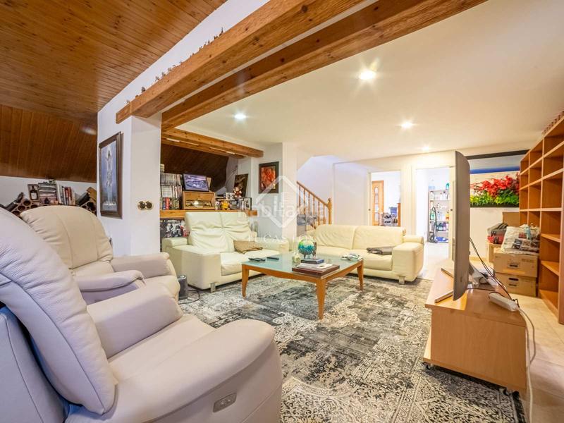 Foto 808ee28b-5d31-4345-89d5-c62ece147657. Chalet amplia villa en excelentes condiciones con piscina, en venta mar en Gavà