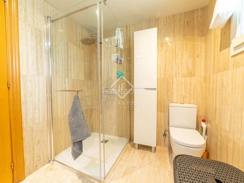 Foto 8863dd1e-f947-4d83-8eba-64c684f6d19c. Chalet amplia villa en excelentes condiciones con piscina, en venta mar en Gavà