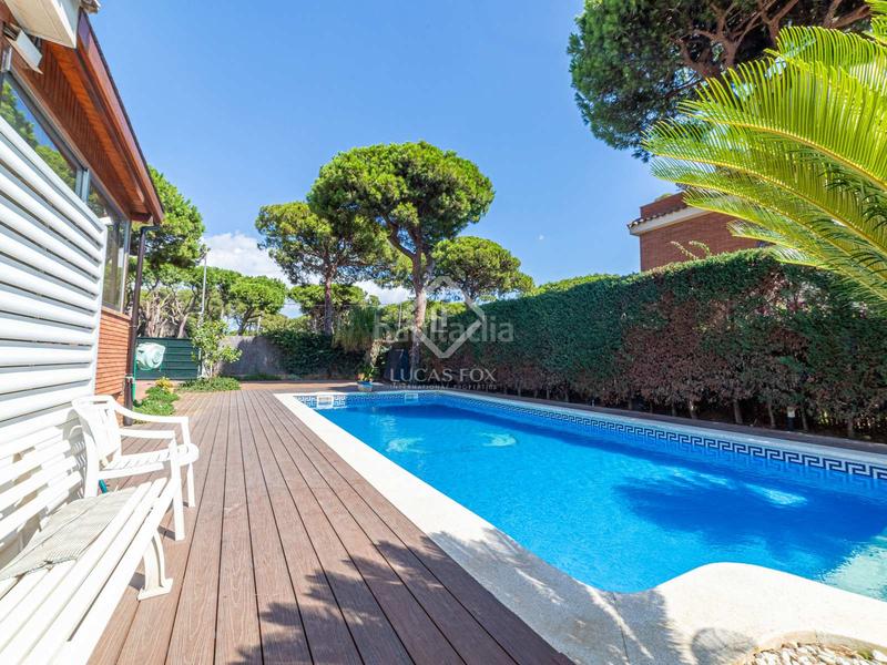 Foto ae9ef646-ece8-4df0-9b5c-a3db5d509ae1. Chalet amplia villa en excelentes condiciones con piscina, en venta mar en Gavà