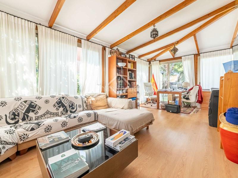 Foto b0a06794-50fb-4506-b172-2ce112909fad. Chalet amplia villa en excelentes condiciones con piscina, en venta mar en Gavà