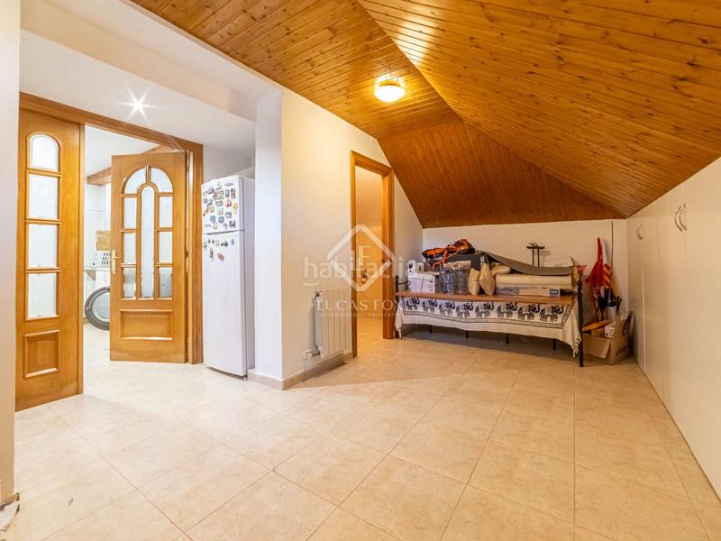 Foto b380840b-0c79-415f-9467-722cac037f69. Chalet amplia villa en excelentes condiciones con piscina, en venta mar en Gavà