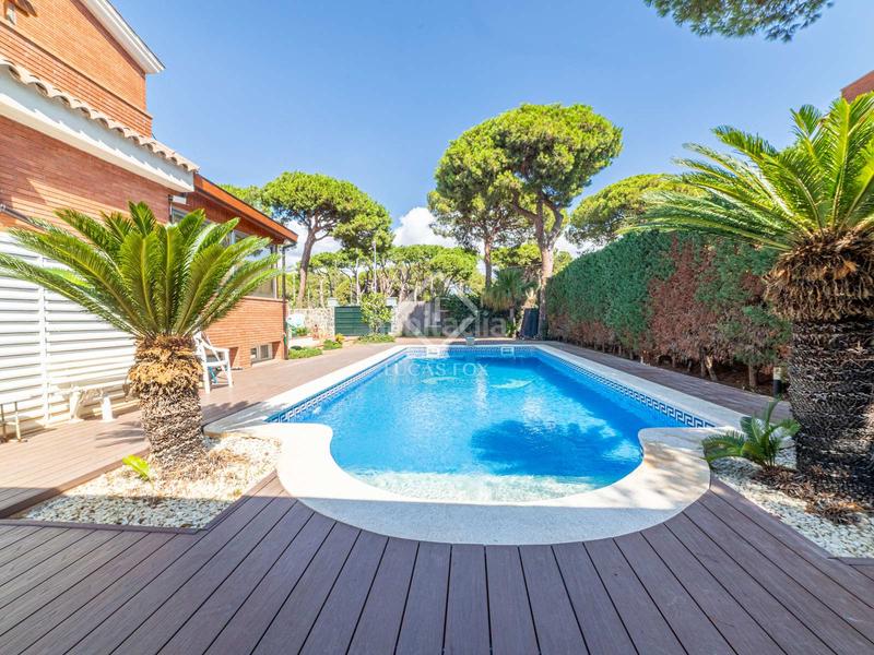 Foto e0036858-206a-46cf-a7f8-3a72ce4d7839. Chalet amplia villa en excelentes condiciones con piscina, en venta mar en Gavà