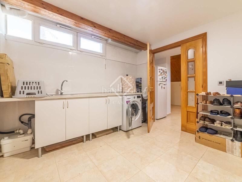 Foto f1b45cbc-5e5e-49d2-b973-5731d27ffb24. Chalet amplia villa en excelentes condiciones con piscina, en venta mar en Gavà