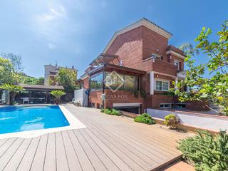 Xalet a Gava Mar. Amplia villa en excelentes condiciones con piscina, en venta en