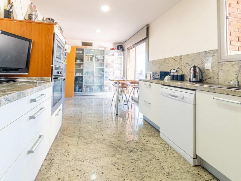 Foto 1aba9346-eb48-4c8b-aedd-6d7a87080a0b. Chalet magnífica casa con vistas excepcionales en venta en botigues en Sitges