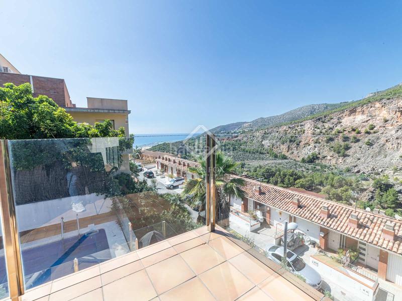 Foto 43d63640-e691-4df0-b247-0ac3c10b809d. Chalet magnífica casa con vistas excepcionales en venta en botigues en Sitges