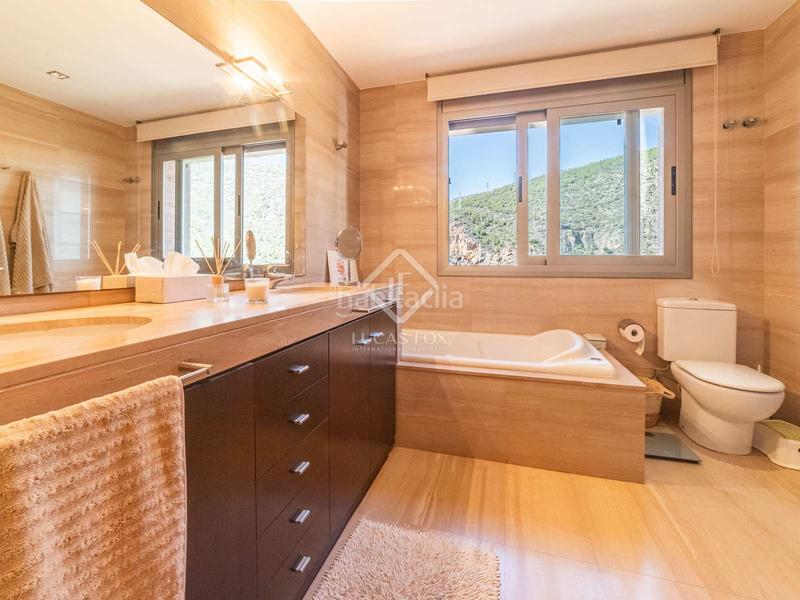 Foto ada1a0a7-1fcd-44f6-90e7-97ce304a63ee. Chalet magnífica casa con vistas excepcionales en venta en botigues en Sitges
