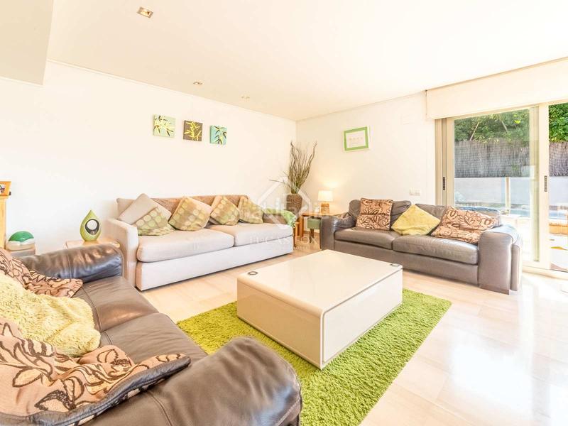 Foto ee0308cd-96eb-4942-b985-cb1fa7ea9622. Chalet magnífica casa con vistas excepcionales en venta en botigues en Sitges