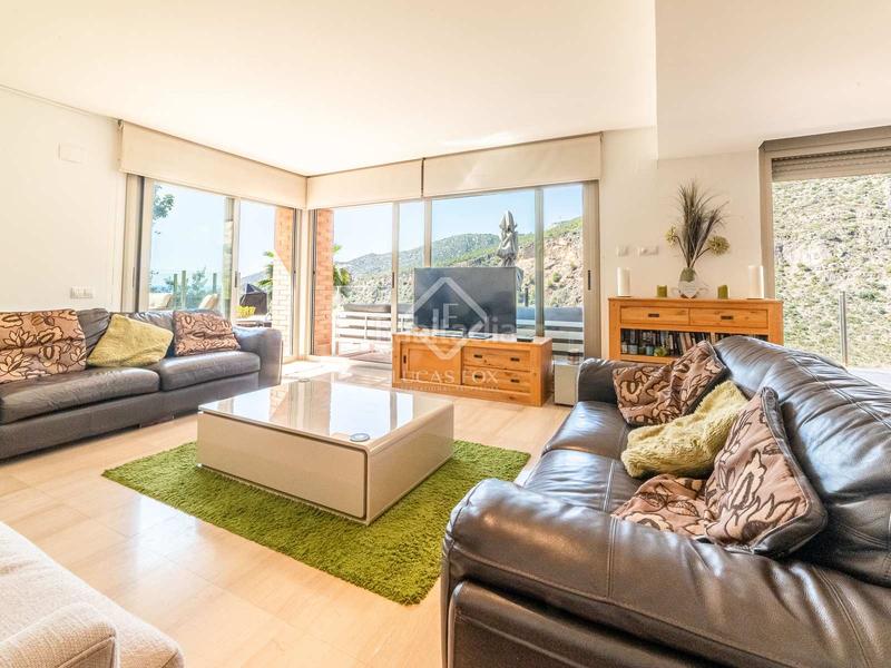 Foto f749336f-d7dc-4966-9a9c-09f6b461365e. Chalet magnífica casa con vistas excepcionales en venta en botigues en Sitges