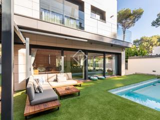 Chalet à Montmar. Villa de lujo de 362 m con 5 dormitorios en venta en montemar, c