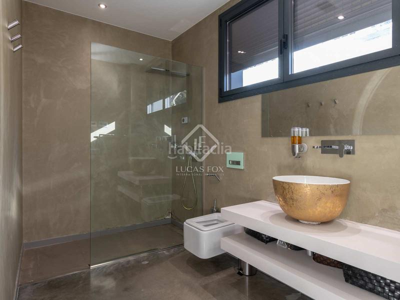 Foto 13646350-0c13-42ee-afb0-74d9a392e0b3. Chalet villa de lujo de 362 m con 5 dormitorios en venta en montemar, . en Castelldefels