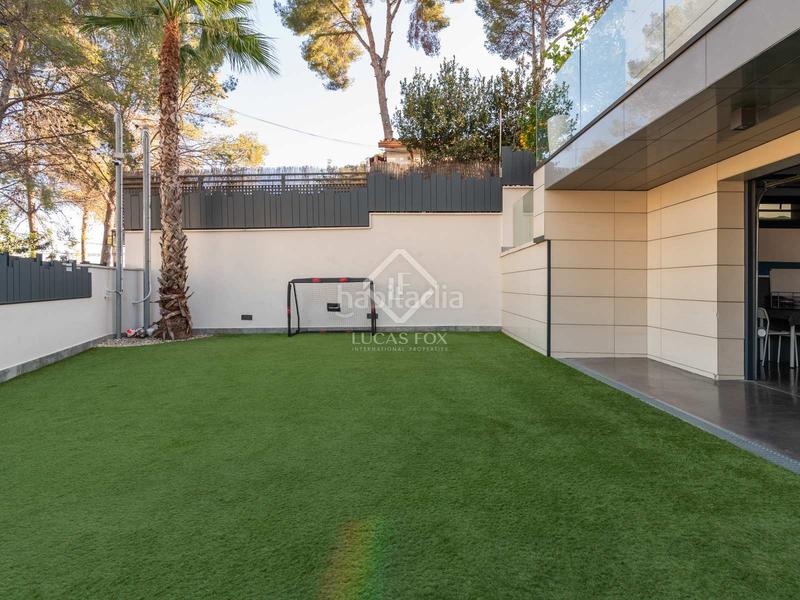 Foto 5a58908c-f92f-42b2-b6c9-f978d7e65363. Chalet villa de lujo de 362 m con 5 dormitorios en venta en montemar, . en Castelldefels