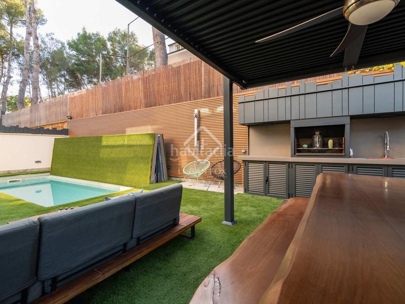 Foto b11a4212-fa40-48c5-9d87-117a300b6f0d. Chalet villa de lujo de 362 m con 5 dormitorios en venta en montemar, . en Castelldefels