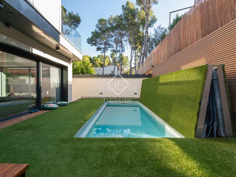 Foto befef0b8-a93f-4ab7-8688-820201dc8e27. Chalet villa de lujo de 362 m con 5 dormitorios en venta en montemar, . en Castelldefels