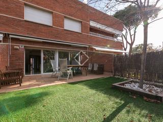 Chalet en Gava Mar. Casa adosada en venta en primera línea de mar en gavà mar, una z