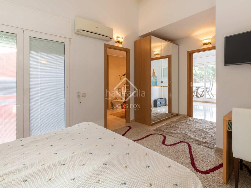 Foto 9f8bcacd-e0e1-450c-8ffb-f53350804507. Chalet casa adosada en venta en primera línea de mar mar, una zona exclusiva muy cerca de barcelona. en Gavà