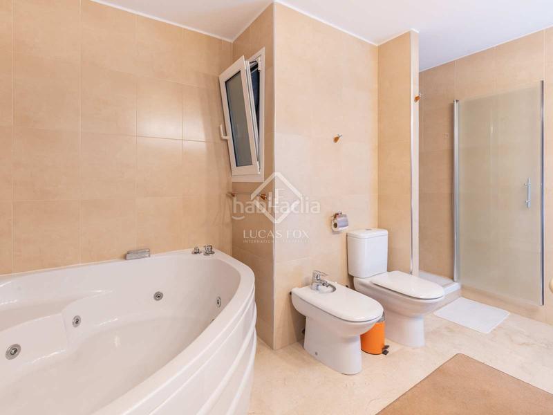 Foto d611b5d9-f1eb-4e26-91e2-f4e616b16eaf. Chalet casa adosada en venta en primera línea de mar mar, una zona exclusiva muy cerca de barcelona. en Gavà